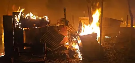 दिल्ली: गीता कॉलोनी के रानी गार्डन इलाके में लगी आग, 8 से अधिक झुग्गियां जलकर खाक दिल्ली: गीता कॉलोनी के रानी गार्डन इलाके में लगी आग, 8 से अधिक झुग्गियां जलकर खाक