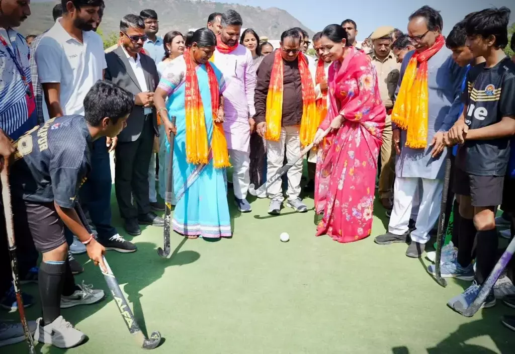 अजमेर में हॉकी प्रतियोगिता के बीच पहुंचीं उपमुख्यमंत्री अजमेर में हॉकी प्रतियोगिता के बीच पहुंचीं उपमुख्यमंत्री