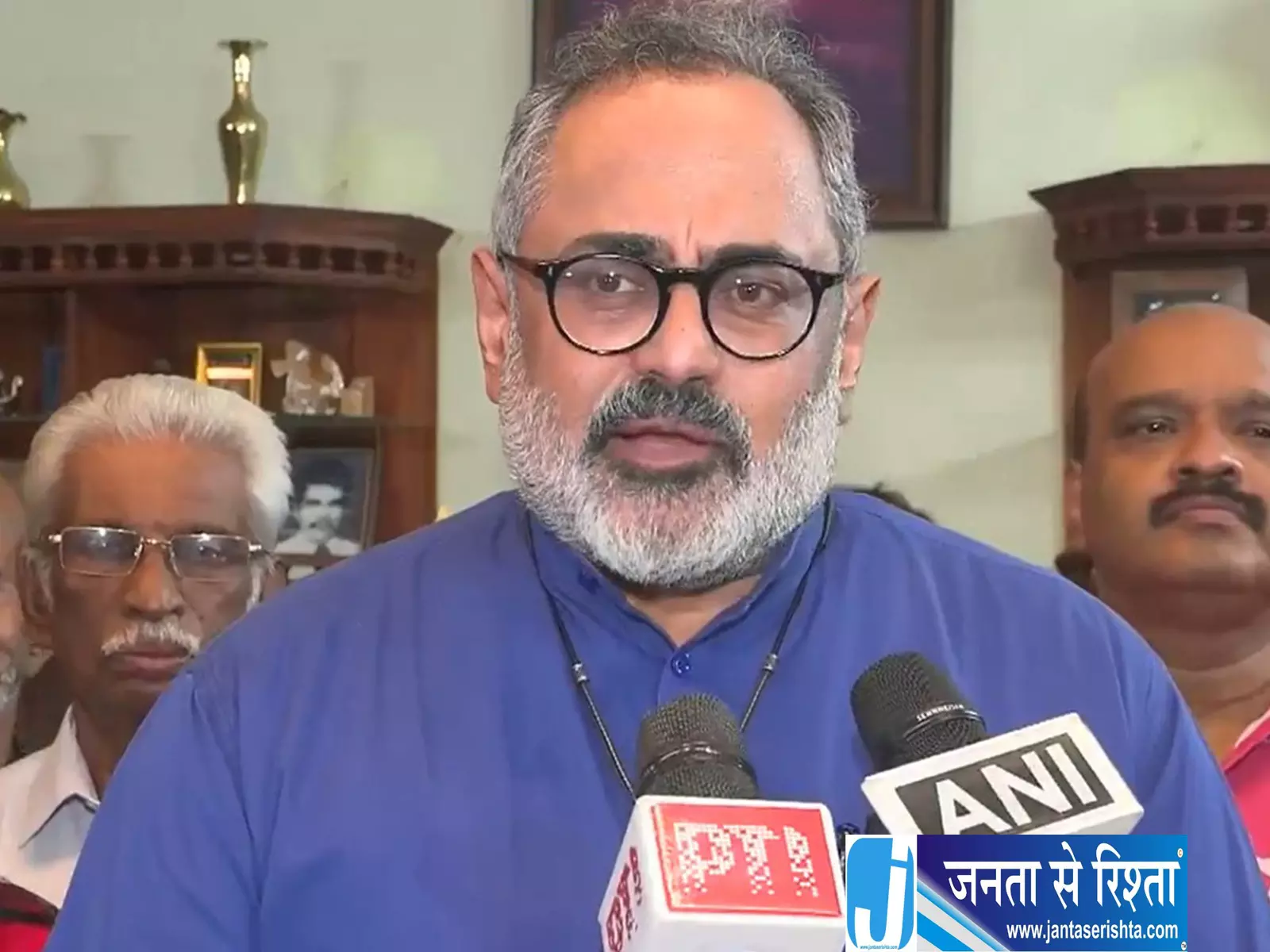 Kerala की राजनीति में नया बवाल, राजीव चंद्रशेखर ने कांग्रेस और वामदलों को घेरा Kerala की राजनीति में नया बवाल, राजीव चंद्रशेखर ने कांग्रेस और वामदलों को घेरा