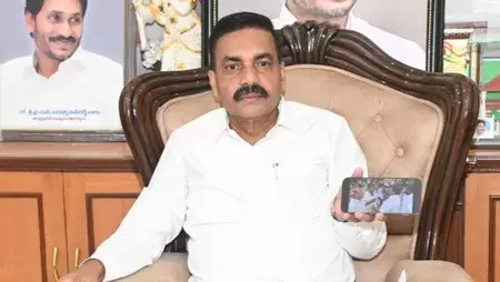YSRCP का बड़ा हमला: चुनावी प्रक्रिया का मजाक बना रही सरकार YSRCP का बड़ा हमला: चुनावी प्रक्रिया का मजाक बना रही सरकार