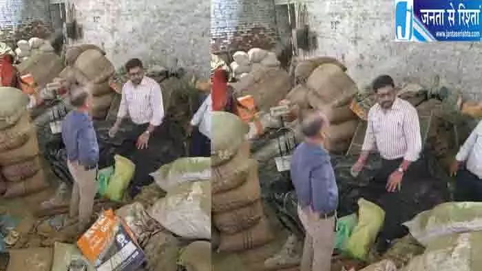 शाहजहांपुर में मिलावट का भंडाफोड़, सौंफ-तेल सीज और FIR दर्ज शाहजहांपुर में मिलावट का भंडाफोड़, सौंफ-तेल सीज और FIR दर्ज
