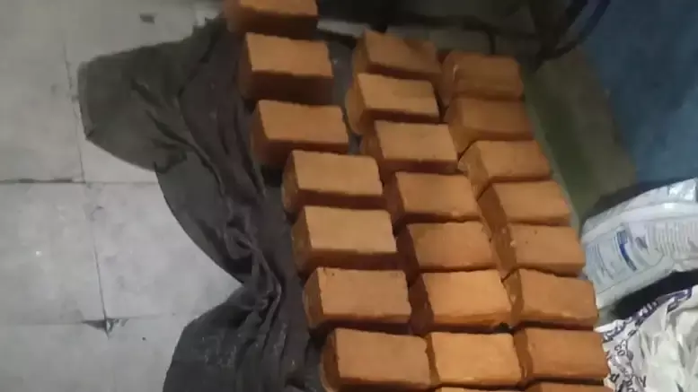 मिठाई दुकानों में भारी गंदगी: तेलंगाना में विशेष चेकिंग अभियान मिठाई दुकानों में भारी गंदगी: तेलंगाना में विशेष चेकिंग अभियान