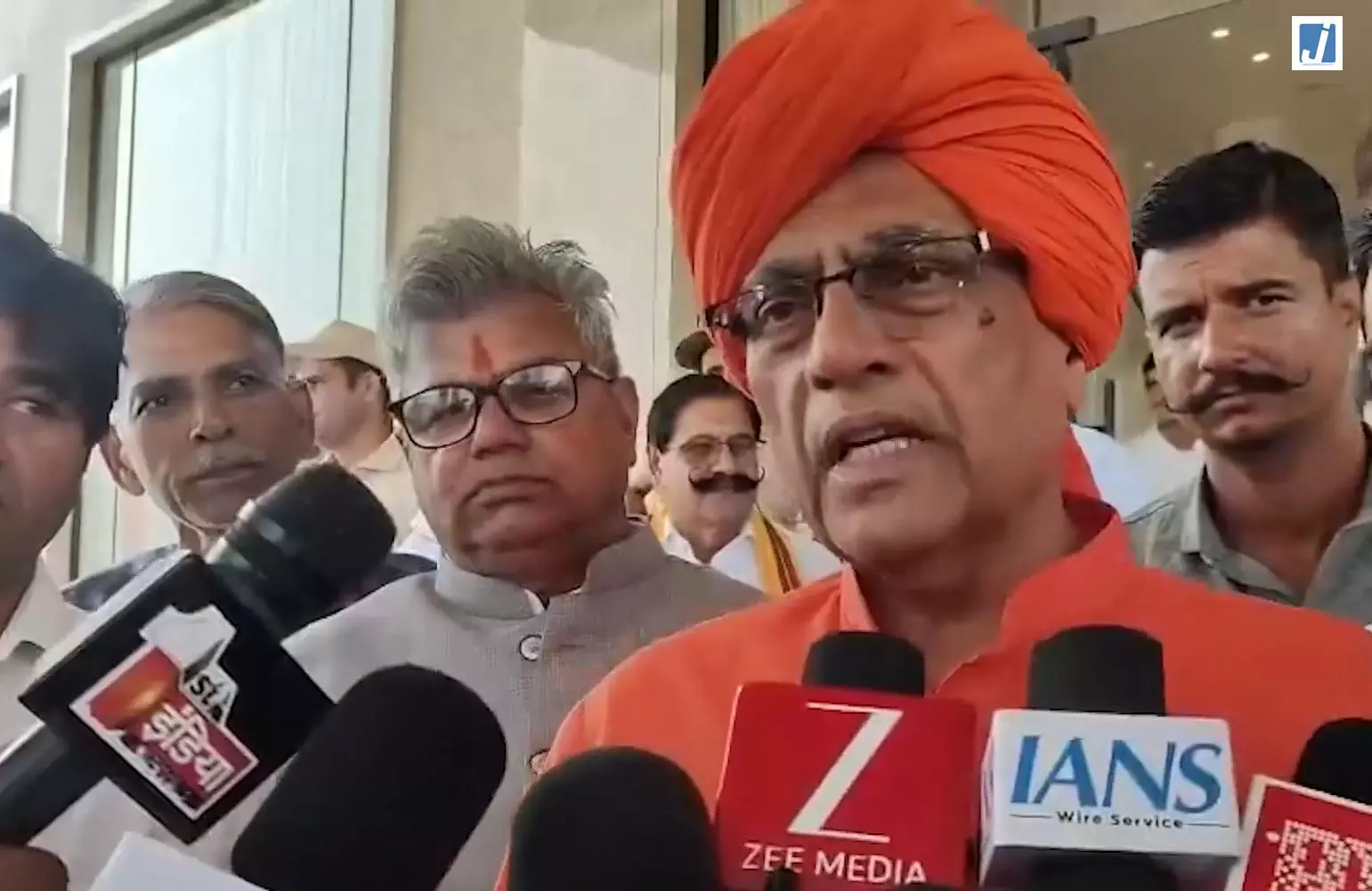 सीकर में पंचायत चुनाव को लेकर BJP नेता सुमेधानंद सरस्वती ने जताया जीत का भरोसा सीकर में पंचायत चुनाव को लेकर BJP नेता सुमेधानंद सरस्वती ने जताया जीत का भरोसा