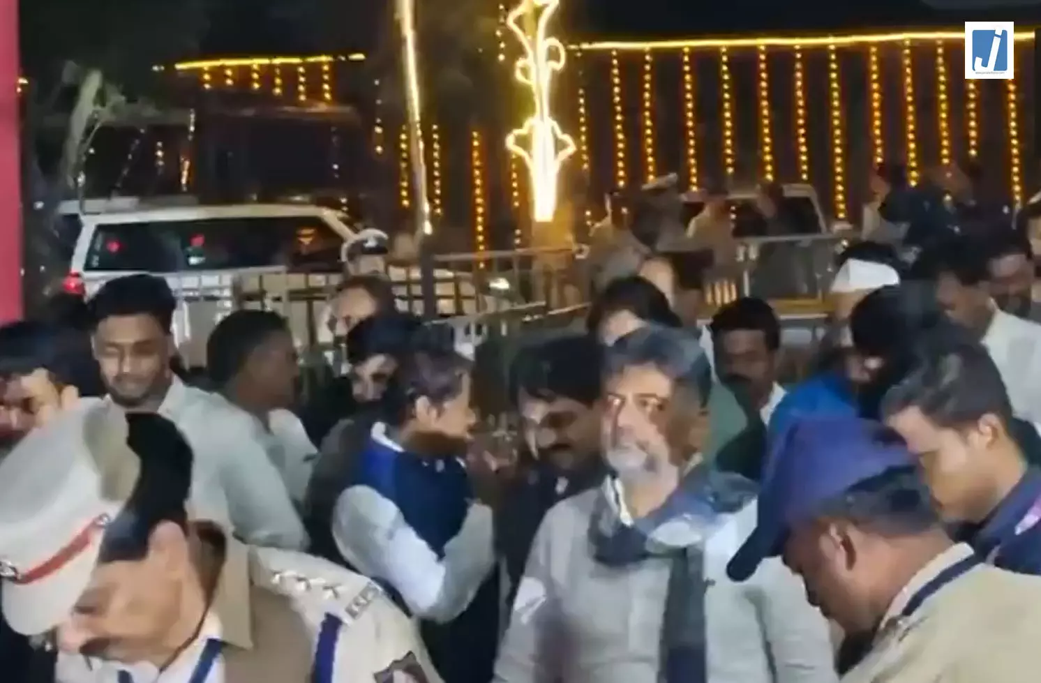 बेलगावी में 202वें कित्तूर महोत्सव का समापन, डी.के. शिवकुमार हुए शामिल बेलगावी में 202वें कित्तूर महोत्सव का समापन, डी.के. शिवकुमार हुए शामिल
