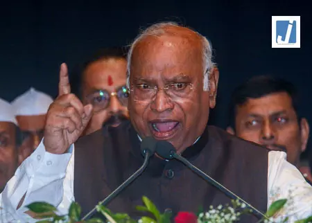 खड़गे की टिप्पणी के खिलाफ भाजपा का देशव्यापी प्रदर्शन खड़गे की टिप्पणी के खिलाफ भाजपा का देशव्यापी प्रदर्शन
