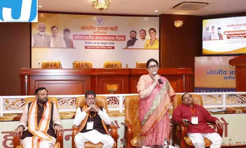 BJP में 9 घंटे चला महामंथन! स्मृति ईरानी के सामने पहुंचीं मंत्रियों की शिकायतें