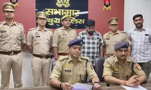 ऑनलाइन दोस्ती का खतरनाक खेल! महिलाओं को पति के खिलाफ भड़काकर ठगता था गहने