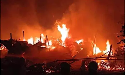 करण नगर में भीषण आग, लाखों का सामान खाक करण नगर में भीषण आग, लाखों का सामान खाक