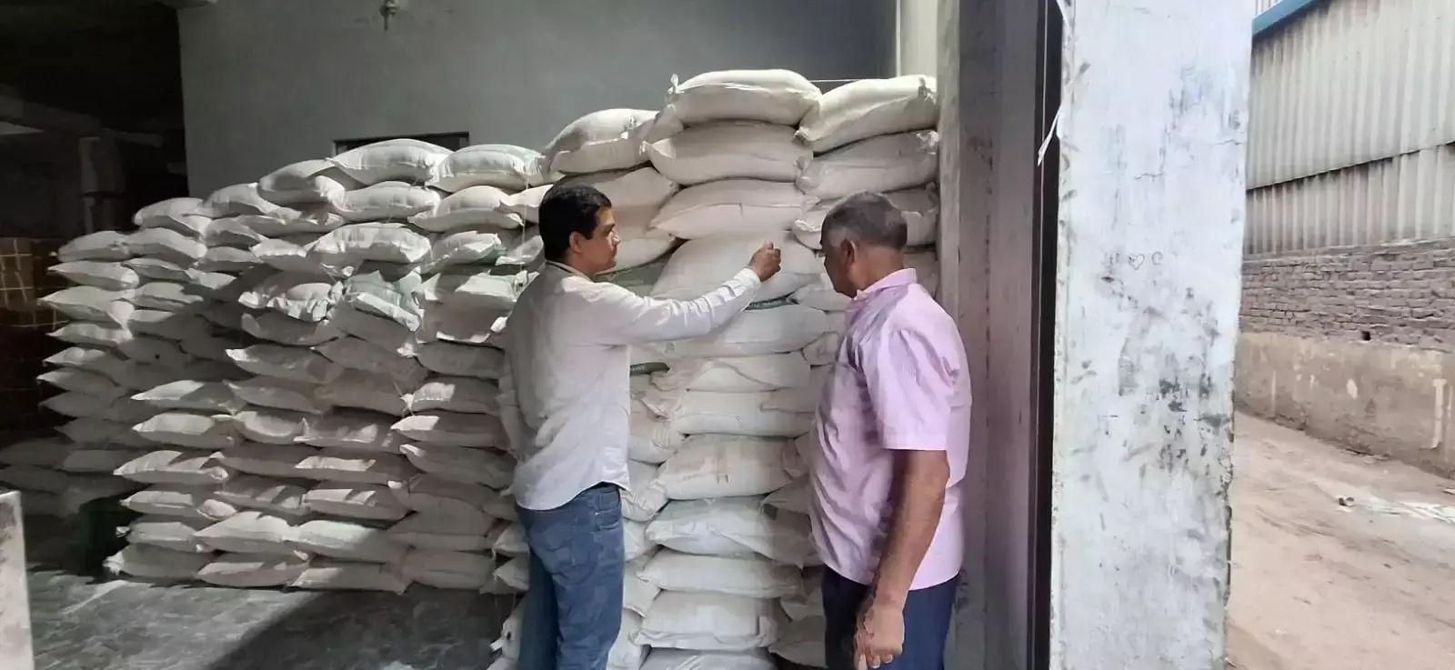 बीकानेर में 2,740 किलो मैदा-पापड़ नष्ट, खाद्य सुरक्षा विभाग की कार्रवाई बीकानेर में 2,740 किलो मैदा-पापड़ नष्ट, खाद्य सुरक्षा विभाग की कार्रवाई