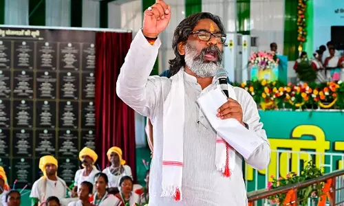 झारखंड में सहिया और आंगनबाड़ी कर्मियों को बड़ी सौगात झारखंड में सहिया और आंगनबाड़ी कर्मियों को बड़ी सौगात