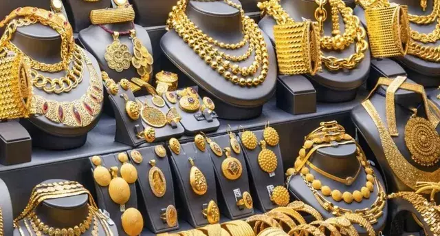 सोना-चांदी सस्ते होने से बाजार गुलजार, करवा चौथ की खरीदारी तेज