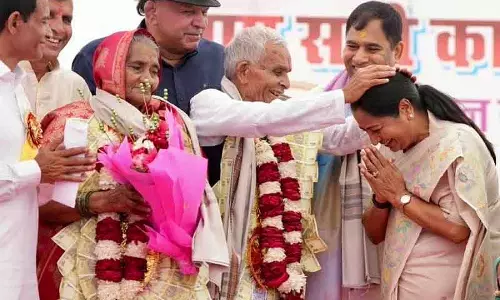 घोघा गांव में धार्मिक कार्यक्रम में शामिल हुए मुख्यमंत्री और राज्यपाल घोघा गांव में धार्मिक कार्यक्रम में शामिल हुए मुख्यमंत्री और राज्यपाल