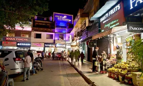 दिल्ली के बाहरी इलाके में प्रदर्शन स्थल की मांग