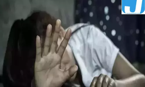 छात्रा से दुष्कर्म के बाद हत्या का आरोप, बाथरूम के पास मिला शव छात्रा से दुष्कर्म के बाद हत्या का आरोप, बाथरूम के पास मिला शव