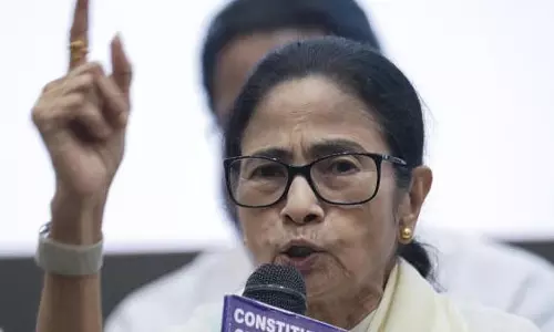 ममता बनर्जी का भाजपा पर बड़ा हमला, पैसे और धमकी के इस्तेमाल का आरोप ममता बनर्जी का भाजपा पर बड़ा हमला, पैसे और धमकी के इस्तेमाल का आरोप