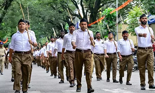 बेंगलुरु में RSS का शक्ति प्रदर्शन, 100 स्थानों पर निकला पथ संचलन, स्वयंसेवकों ने किया मार्च
