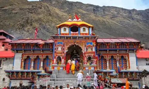 धरती का वैकुंठ है बद्रीनाथ धाम, जानें इसकी अनोखी परंपरा धरती का वैकुंठ है बद्रीनाथ धाम, जानें इसकी अनोखी परंपरा