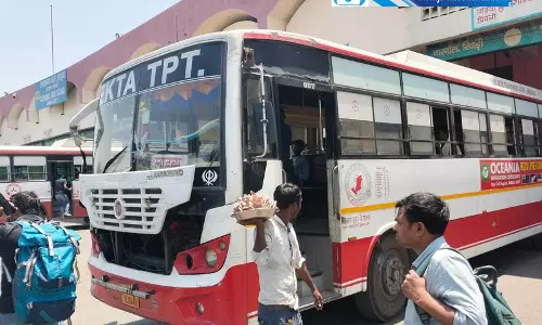 निजी बस ऑपरेटरों की चेतावनी, किराया नहीं बढ़ाया तो सड़कों पर नहीं उतरेंगी बसें निजी बस ऑपरेटरों की चेतावनी, किराया नहीं बढ़ाया तो सड़कों पर नहीं उतरेंगी बसें