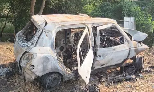 मध्य प्रदेश में दर्दनाक हादसा: टायर फटते ही कार में लगी आग