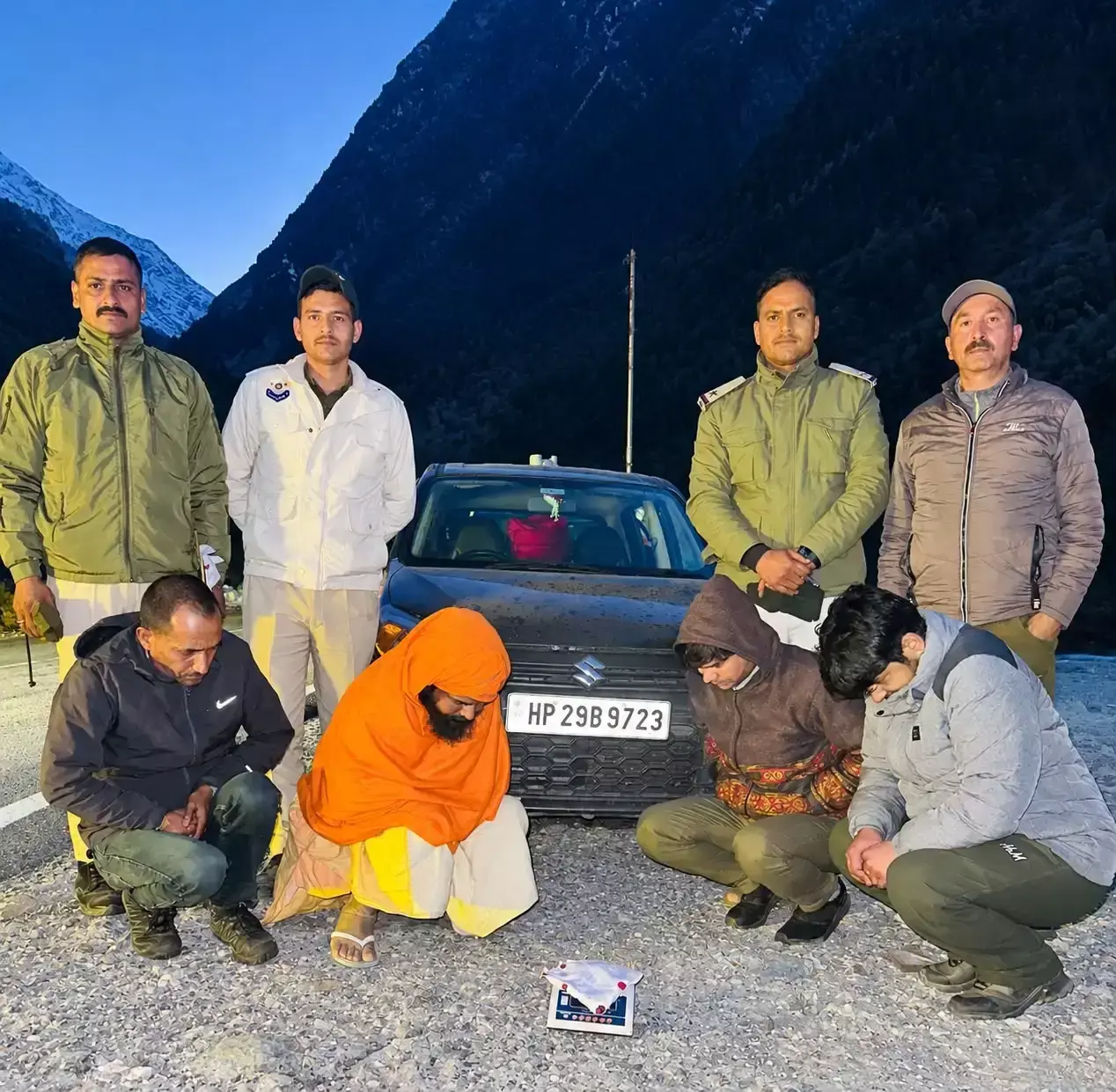 तांदी पेट्रोल पंप के पास चरस बरामद, चार लोगों पर पुलिस की नजर तांदी पेट्रोल पंप के पास चरस बरामद, चार लोगों पर पुलिस की नजर