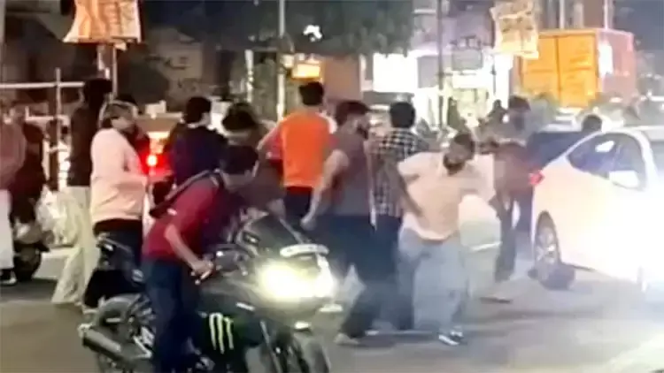 रानीपुर मोड़ पर ओवरटेक विवाद ने पकड़ा तूल, दोनों पक्षों में मारपीट