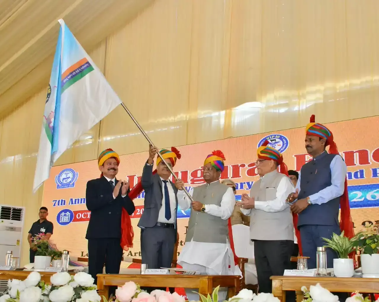 राजस्थान पशु चिकित्सा और पशुधन संरक्षण में नई पहचान बनाए: राज्यपाल