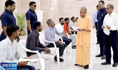 जनता दर्शन में सीएम योगी का सख्त रुख, जमीन कब्जाने वालों पर कठोर कार्रवाई के निर्देश