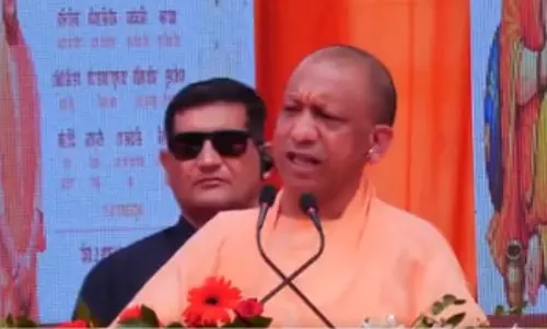 बड़े मियां और छोटे मियां को घुसपैठियों से प्यार, गरीबों के हक पर डाल रहे डाका: सीएम योगी