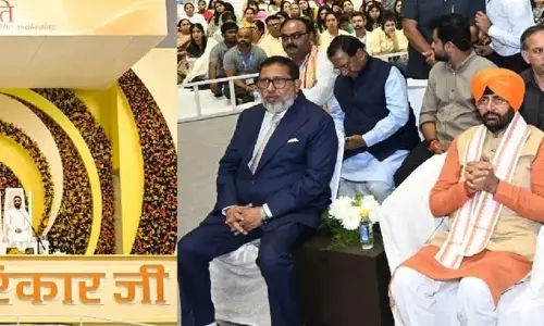 निरंकारी संत समागम में पहुंचे सीएम नायब सिंह सैनी, माता सुदीक्षा का लिया आशीर्वाद निरंकारी संत समागम में पहुंचे सीएम नायब सिंह सैनी, माता सुदीक्षा का लिया आशीर्वाद