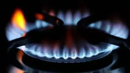 महंगी LPG और गैस की भारी किल्लत: पाकिस्तान के जुड़वां शहरों में बेहाल हुई जनता महंगी LPG और गैस की भारी किल्लत: पाकिस्तान के जुड़वां शहरों में बेहाल हुई जनता