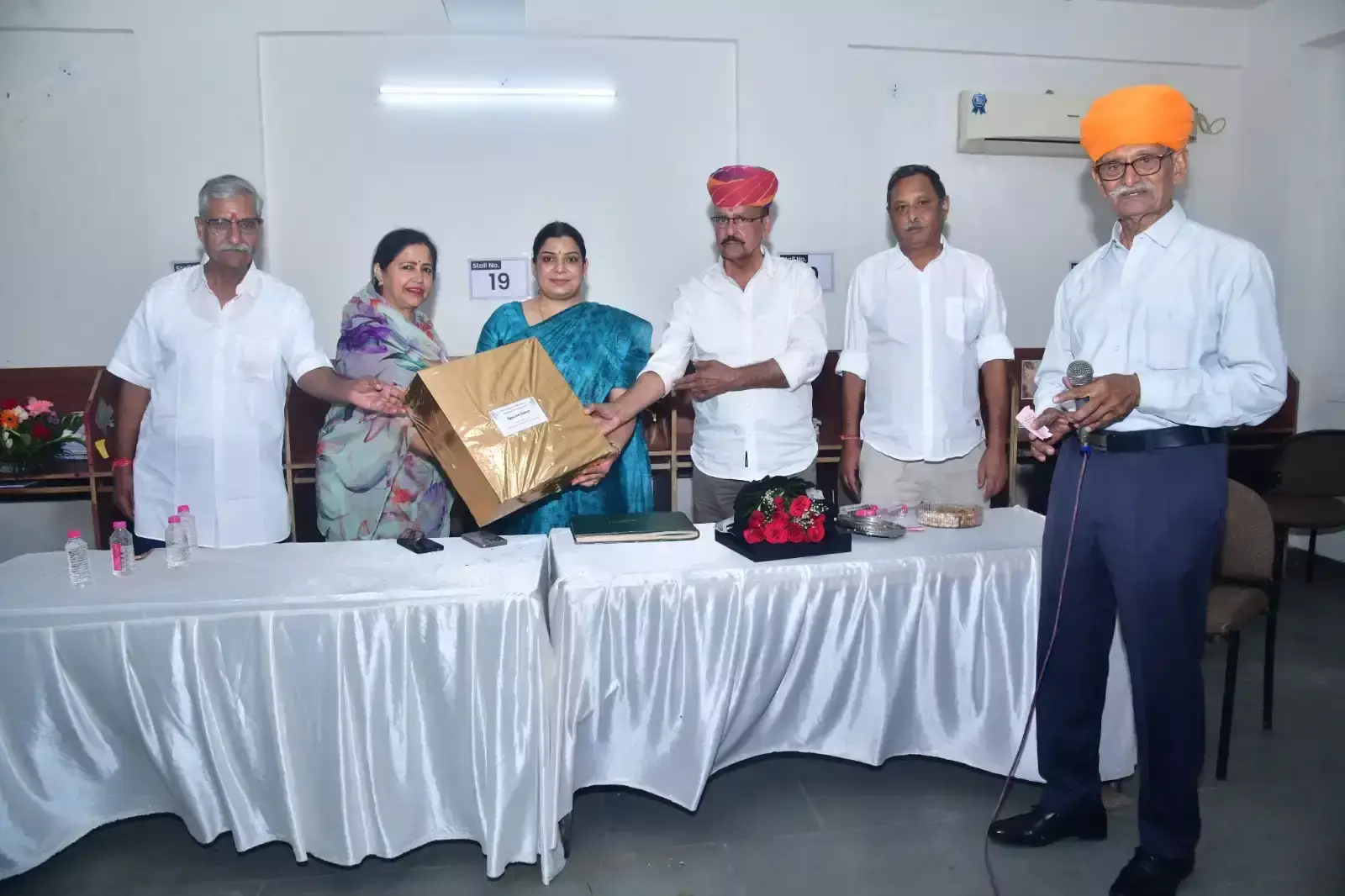 दीपावली मेले में पारंपरिक राजपूती पोशाकों ने खींचा लोगों का ध्यान