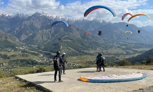 बीड़-बिलिंग में 28 अक्टूबर तक सोलो पैराग्लाइडिंग पर रोक बीड़-बिलिंग में 28 अक्टूबर तक सोलो पैराग्लाइडिंग पर रोक