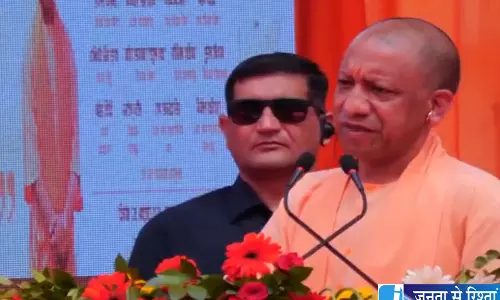 अखिलेश यादव पर बरसे सीएम योगी, घुसपैठियों को लेकर उठाए सवाल अखिलेश यादव पर बरसे सीएम योगी, घुसपैठियों को लेकर उठाए सवाल