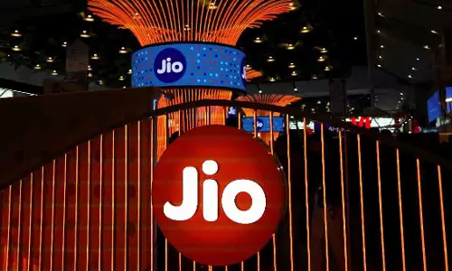 जियो के मेगा IPO में बैंकरों को झटका, फीस ने किया हैरान जियो के मेगा IPO में बैंकरों को झटका, फीस ने किया हैरान
