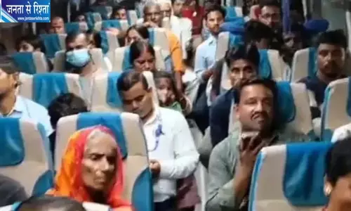 छठ पर घर लौटने वाले श्रमिकों को मोतिहारी पुलिस की सौगात, स्टेशन से घर तक मुफ्त बस सेवा शुरू छठ पर घर लौटने वाले श्रमिकों को मोतिहारी पुलिस की सौगात, स्टेशन से घर तक मुफ्त बस सेवा शुरू