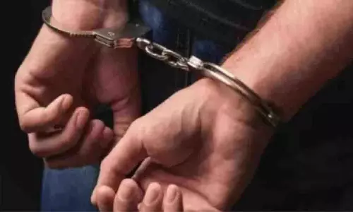 स्कूल में मासूम को थप्पड़ मारकर बालों से घसीटा, टीचर-प्रिंसिपल पर मुकदमा