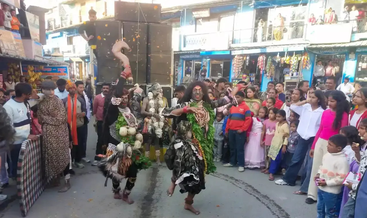 वाल्मीकि जयंती पर सजे नगर, जगह-जगह निकाली गईं झांकियां