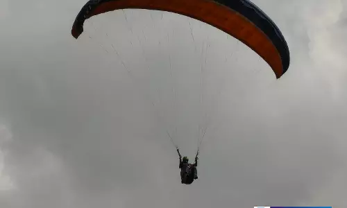 हिमाचल में पैराग्लाइडिंग के दौरान बड़ा हादसा, विदेशी नागरिक की जान गई हिमाचल में पैराग्लाइडिंग के दौरान बड़ा हादसा, विदेशी नागरिक की जान गई