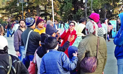 वीकेंड पर सैलानियों से गुलजार हुई राजधानी वीकेंड पर सैलानियों से गुलजार हुई राजधानी