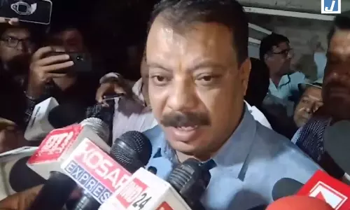 संदिग्ध शराब से मौतों पर सियासत तेज, उमंग सिंघार ने पीड़ित परिवारों से की मुलाकात
