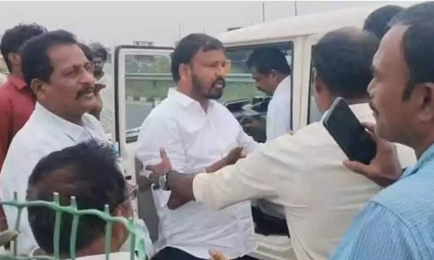 Telangana: मिलर्स एसोसिएशन के चुनावों से पहले मुलुगु कांग्रेस को सवालों का सामना करना पड़ रहा है