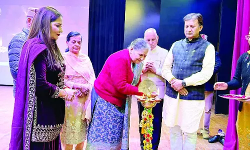 देशभक्ति के गीतों और लोकनृत्य से सजा सफरनामा देशभक्ति के गीतों और लोकनृत्य से सजा सफरनामा