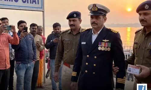 वाराणसी एयर शो में बड़ी सुरक्षा चूक! सेना का फर्जी कैप्टन बनकर प्रतिबंधित हेलीपैड में घुसा युवक