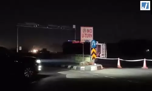 लखनऊ में बड़ा हादसा! अचानक टायर फटा और पलट गया टैंकर