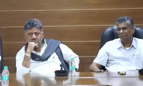 गन्ना किसानों की समस्याओं पर बढ़ा दबाव! बेलगावी में डीके शिवकुमार की बड़ी बैठक गन्ना किसानों की समस्याओं पर बढ़ा दबाव! बेलगावी में डीके शिवकुमार की बड़ी बैठक