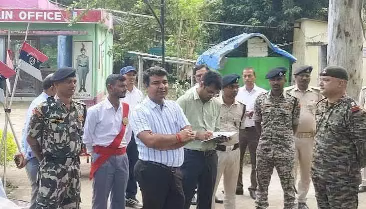 अग्निशामकों के शानदार टीमवर्क की निदेशक ने की प्रशंसा अग्निशामकों के शानदार टीमवर्क की निदेशक ने की प्रशंसा