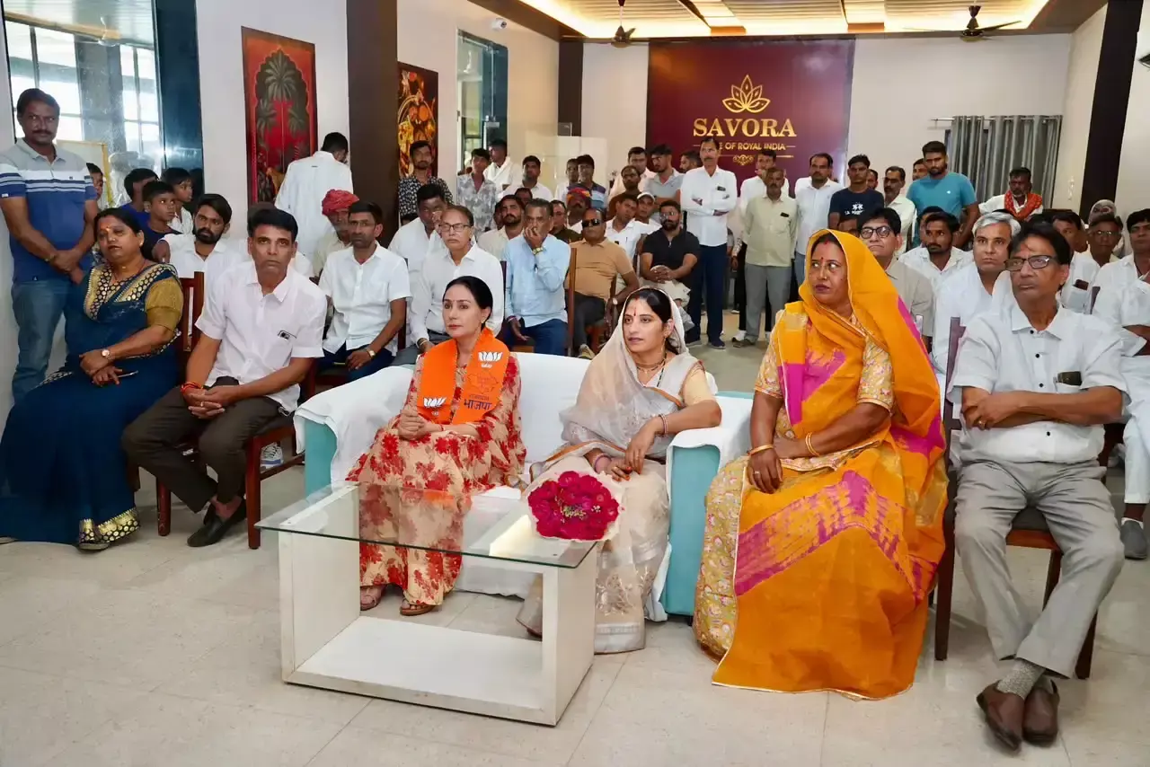 दीया कुमारी ने कार्यकर्ताओं के साथ सुना प्रधानमंत्री का ‘मन की बात’ संबोधन दीया कुमारी ने कार्यकर्ताओं के साथ सुना प्रधानमंत्री का ‘मन की बात’ संबोधन