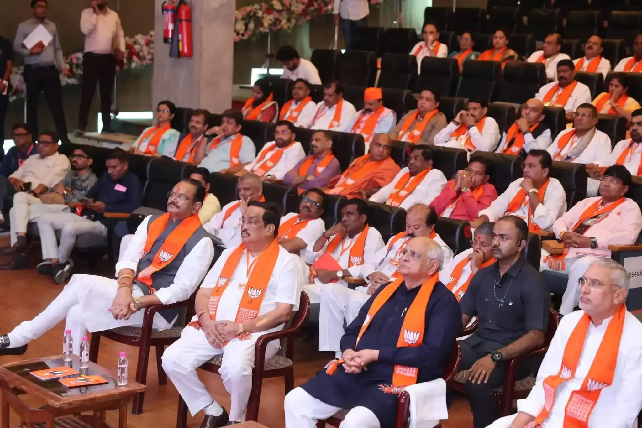 सूरत में मुख्यमंत्री भूपेंद्र पटेल ने सुना ‘मन की बात’ का विशेष प्रसारण सूरत में मुख्यमंत्री भूपेंद्र पटेल ने सुना ‘मन की बात’ का विशेष प्रसारण