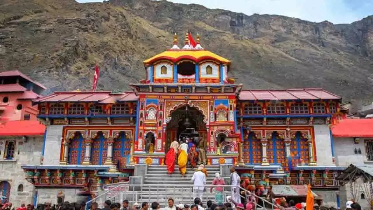 धरती का वैकुंठ है बद्रीनाथ धाम, जानें इसकी अनोखी परंपरा धरती का वैकुंठ है बद्रीनाथ धाम, जानें इसकी अनोखी परंपरा