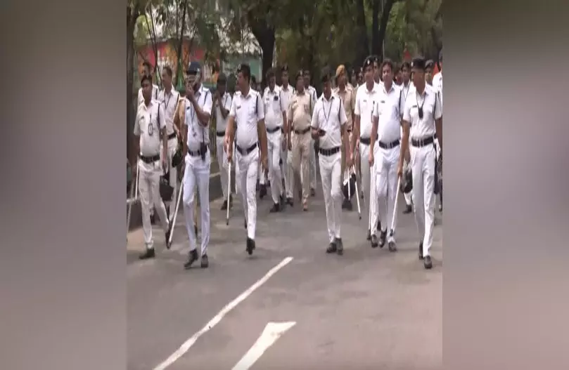 प्रेम प्रसंग के चलते युवक और उसके पिता को निर्वस्त्र कर घुमाया, तीन लोग गिरफ्तार प्रेम प्रसंग के चलते युवक और उसके पिता को निर्वस्त्र कर घुमाया, तीन लोग गिरफ्तार